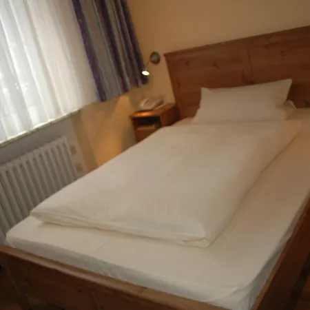 Zum Baeren Szálloda