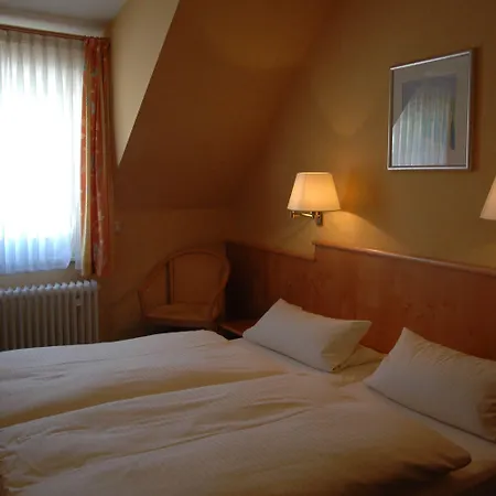 Zum Baeren Szálloda